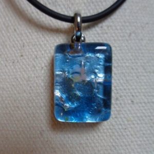MEDAGLIA bijoux en verre de Murano fusing couleur bleu et feuille d’argent avec cordon murano