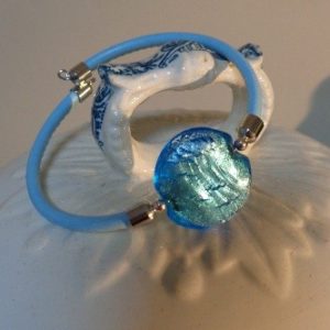 Bracelet perle bleu azur avec feuille d’argent